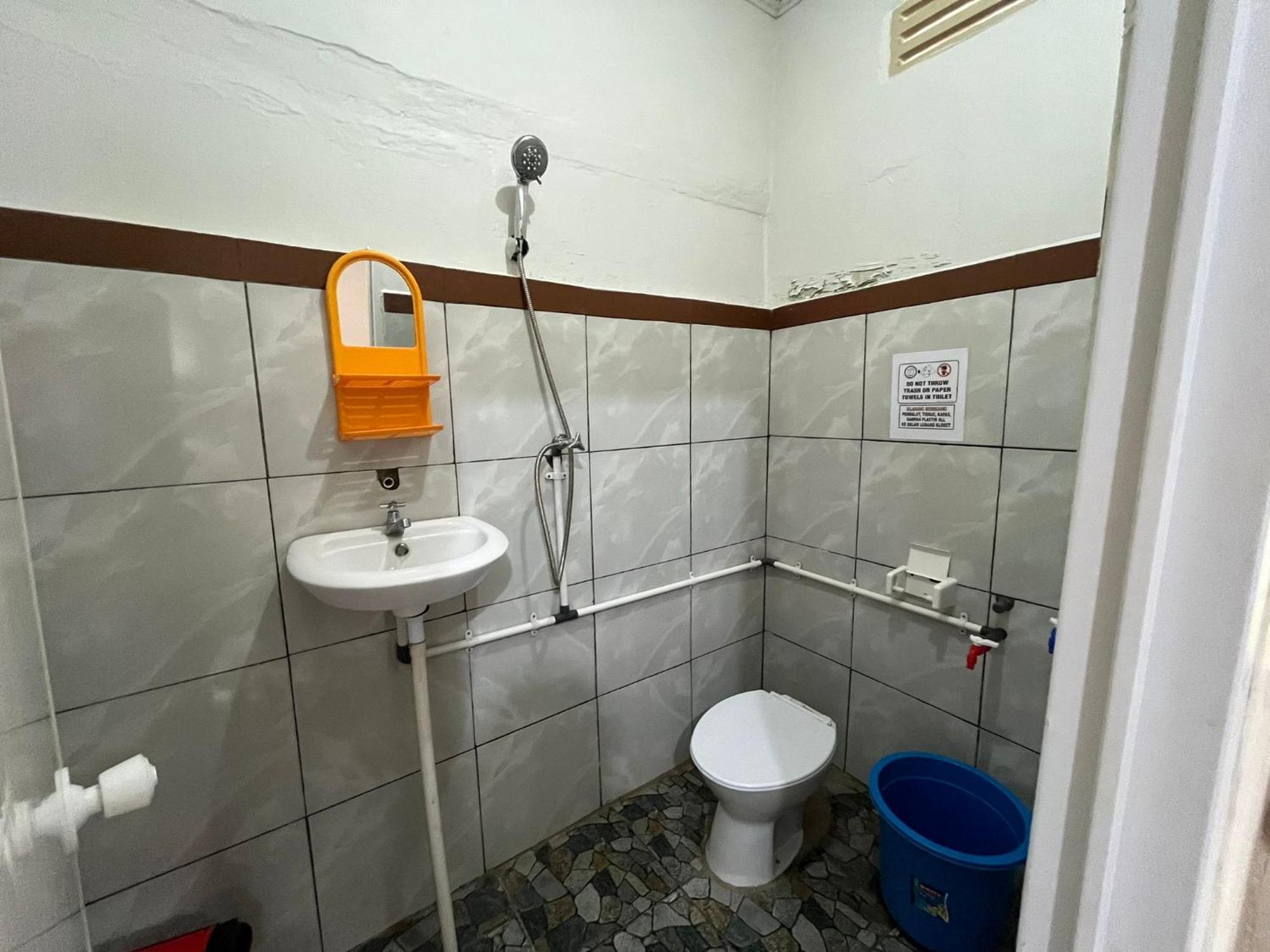 El Homestay Bunaken Exterior photo