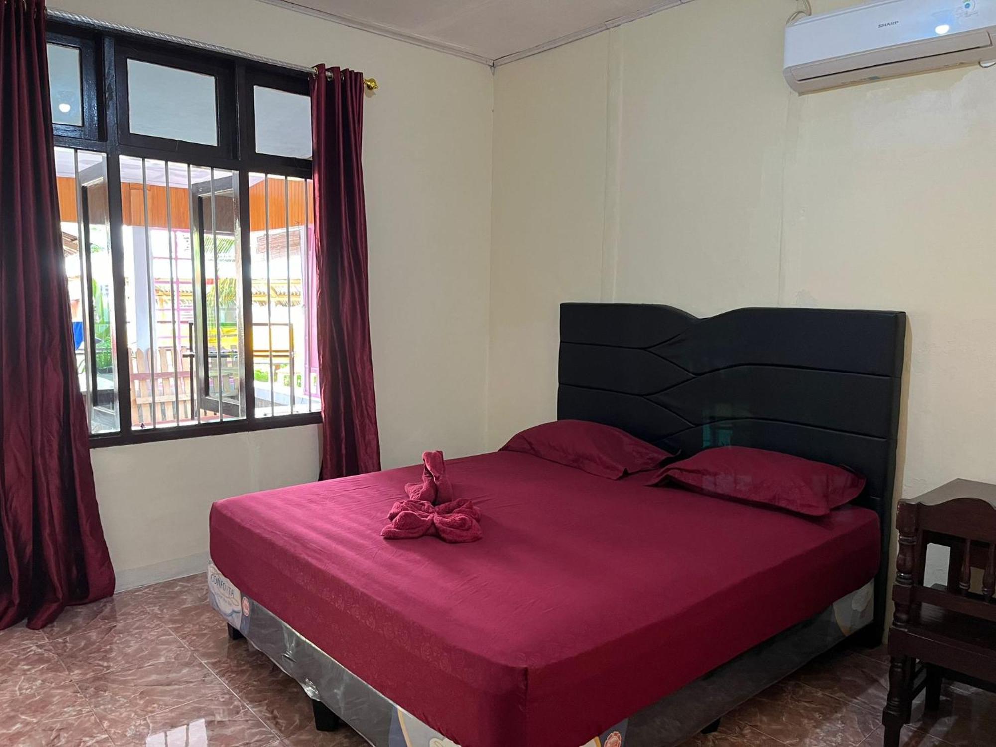 El Homestay Bunaken Exterior photo